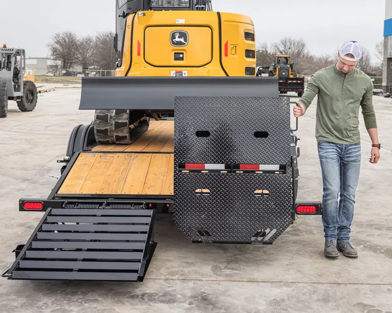 seamless I- beam equipment trailer self stabilizing monster ramps and dovetails